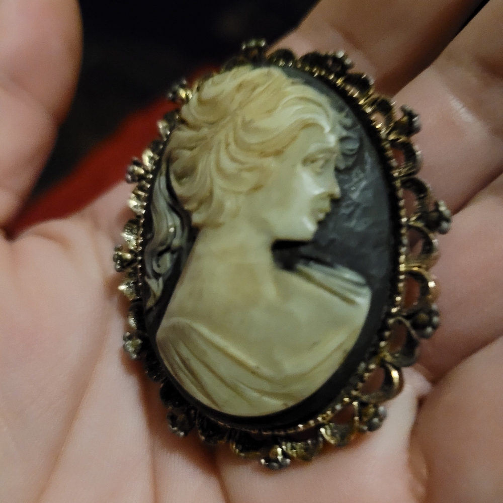 Vintage gerrys signed resin